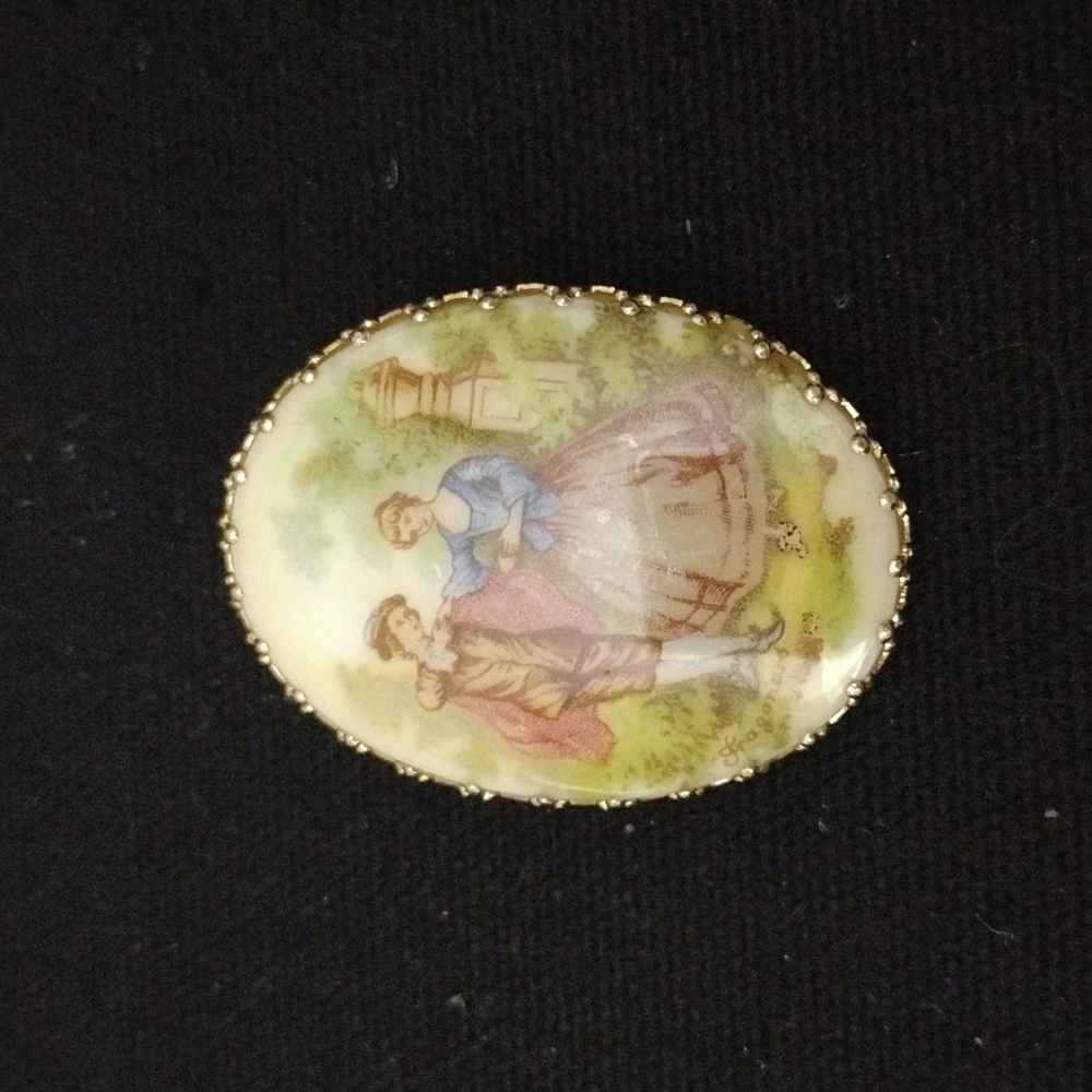 Vintage Fragonard Gold Tone Porcelain Courting Couple Scarf Slide Clip